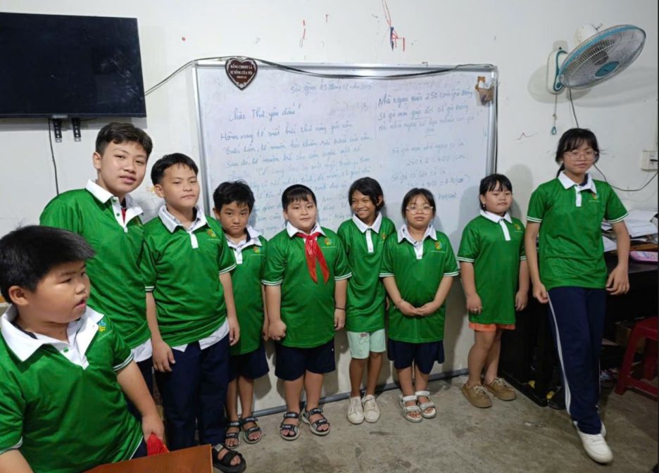 Scholarships and Support for Underprivileged Students in the “Ánh Sao” Group